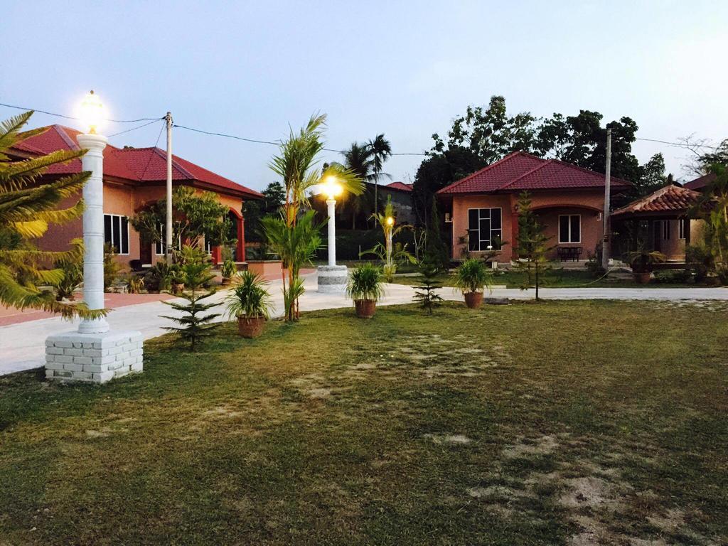 Harmony Guesthouse Sdn Bhd Padang Mat Sirat Экстерьер фото